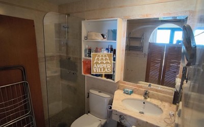 Precioso y acogedor apartamento con vistas panorámicas al mar y las montañas.